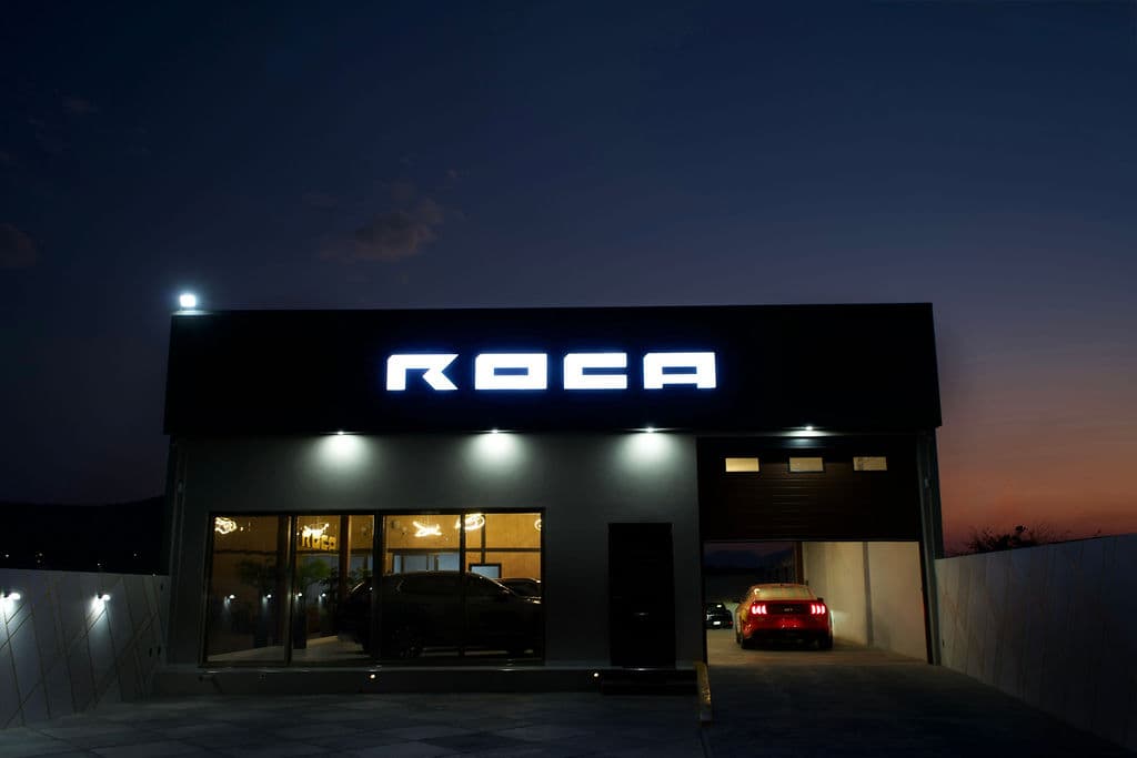 Fachada del showroom ROCA en San Juan del Río